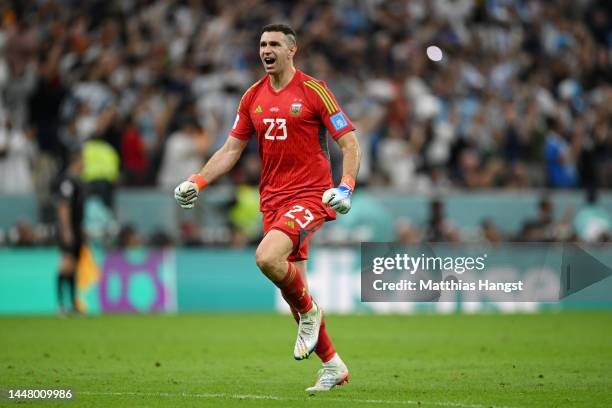 Emiliano Martinez of Argentina celebrates the team's during the FIFA World Cup Qatar 2022 quarter final match between Netherlands and Argentina at...