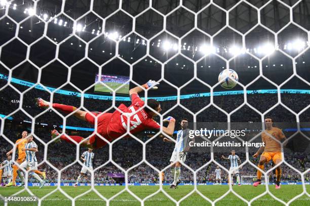 Wout Weghorst of Netherlands scores the team's first goal past Emiliano Martinez of Argentina during the FIFA World Cup Qatar 2022 quarter final...