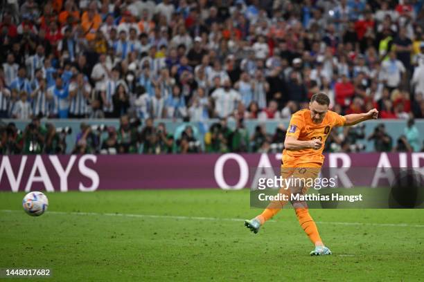 Teun Koopmeiners of Netherlands scores the team's third penalty in the penalty shoot out during the FIFA World Cup Qatar 2022 quarter final match...