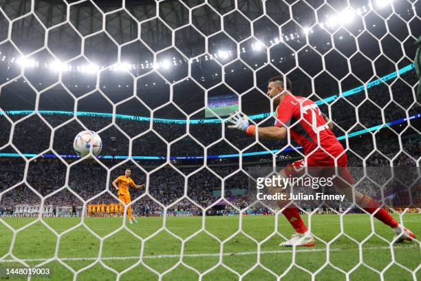 Teun Koopmeiners of Netherlands scores his sides third penalty past Emiliano Martinez of Argentina during the penalty shoot out during FIFA World Cup...
