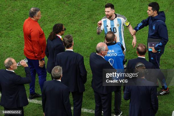 Lionel Messi of Argentina talks with assistant coach Edgar Davids and head coach Louis van Gaal of Netherlands during the FIFA World Cup Qatar 2022...