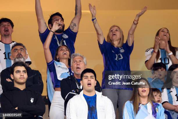 Antonella Roccuzzo, wife of Lionel Messi, below her Jorge Messi, his father, above right Celia Maria Cuccittini, his mother singing the national...