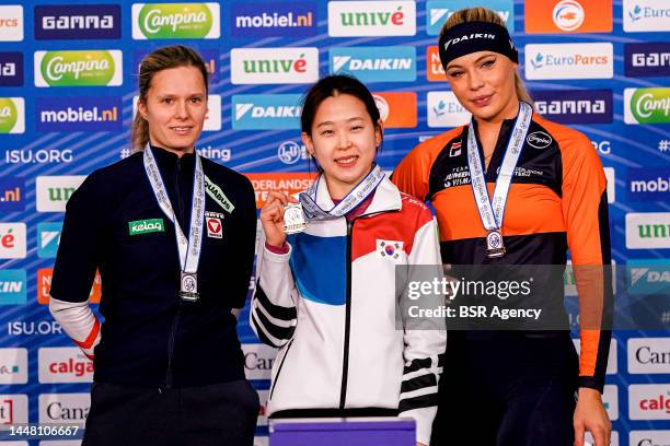 Vanessa Herzog of Austria winner of the silver medal, Min-Sun Kim of Republic of Korea winner of the gold medal, Jutta Leerdam of The Netherlands...