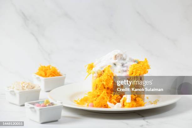 thai sweet dessert on table - coconut biscuits stockfoto's en -beelden