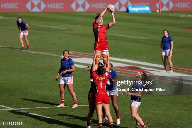 Olivia Fresneda of Spain competes for the ball during the Women's Cup Quarterfinal match between Spain and France on Day Two of the HSBC World Rugby...