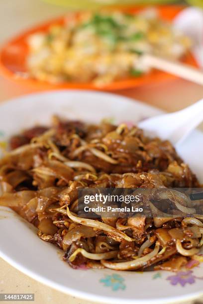 char kway teow - char kway teow stock pictures, royalty-free photos & images