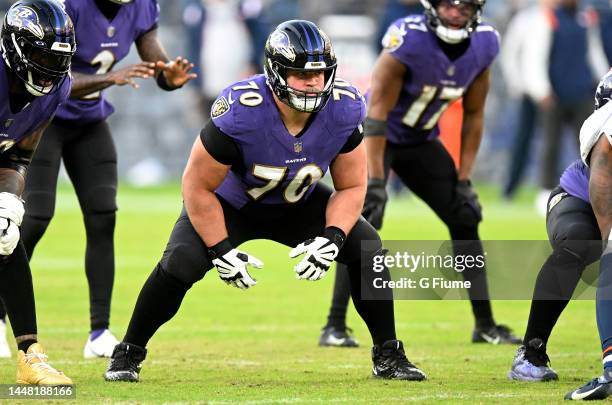 Kevin Zeitler of the Baltimore Ravens lines up against the Denver Broncos at M&T Bank Stadium on December 04, 2022 in Baltimore, Maryland.