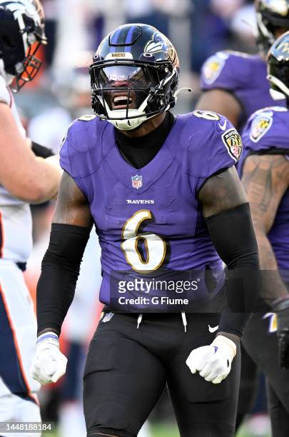 Patrick Queen of the Baltimore Ravens celebrates during the game against the Denver Broncos at M&T Bank Stadium on December 04, 2022 in Baltimore,...