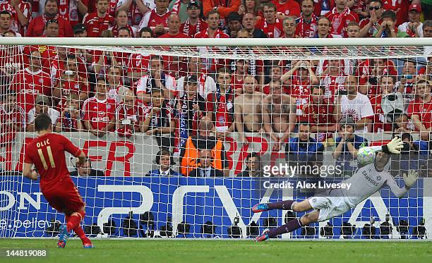 Ivica Olic of Bayern Muenchen misses to score his penalty against goalkeeper Petr Cech of Chelsea during UEFA Champions League Final between FC...