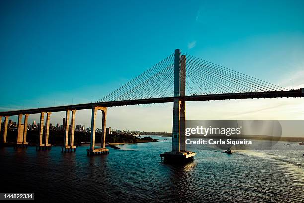 newton navarro bridge - natal brésil photos et images de collection