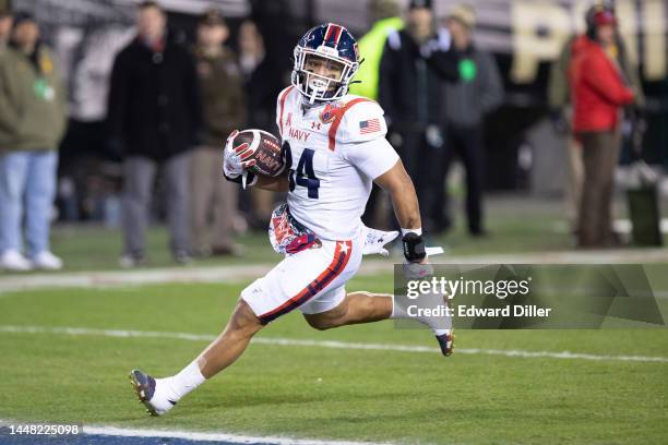 Anton Hall Jr. #34 of the Navy Midshipmen runs for a touchdown against the Army Black Knights at Lincoln Financial Field on December 10, 2022 in...