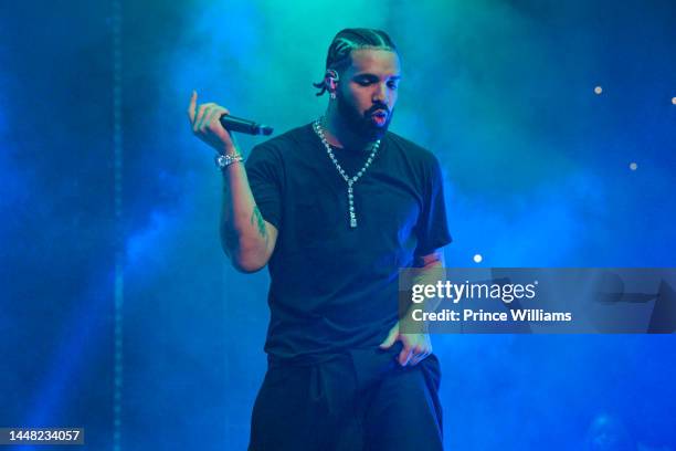 Rapper Drake performs onstage during "Lil Baby & Friends Birthday Celebration Concert" at State Farm Arena on December 9, 2022 in Atlanta, Georgia.