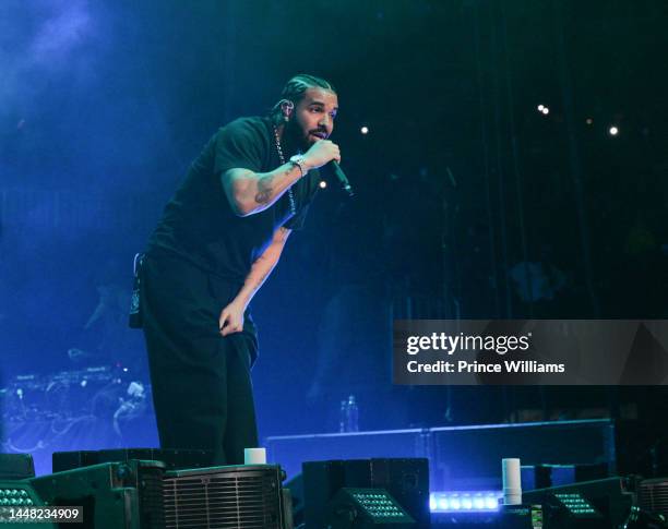 Rapper Drake performs onstage during "Lil Baby & Friends Birthday Celebration Concert" at State Farm Arena on December 9, 2022 in Atlanta, Georgia.