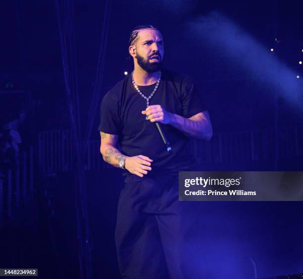 Rapper Drake performs onstage during "Lil Baby & Friends Birthday Celebration Concert" at State Farm Arena on December 9, 2022 in Atlanta, Georgia.