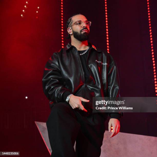 Rapper Drake performs onstage during "Lil Baby & Friends Birthday Celebration Concert" at State Farm Arena on December 9, 2022 in Atlanta, Georgia.