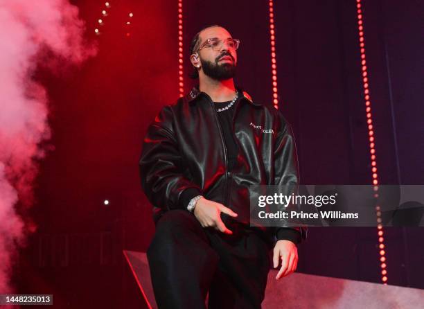 Rapper Drake performs onstage during "Lil Baby & Friends Birthday Celebration Concert" at State Farm Arena on December 9, 2022 in Atlanta, Georgia.