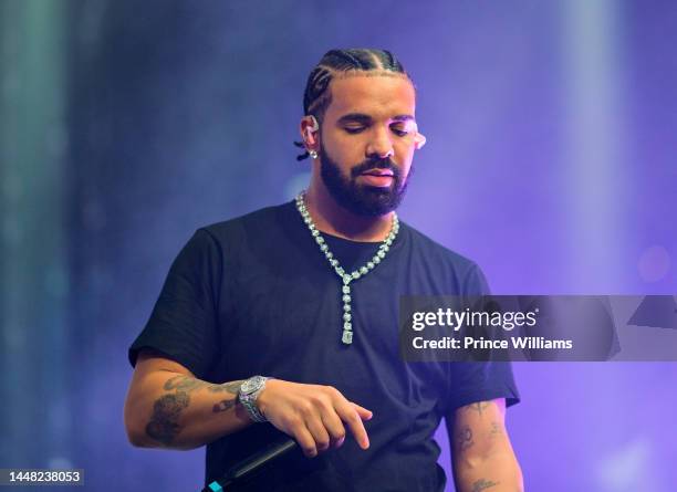 Drake performs onstage during "Lil Baby & Friends Birthday Celebration Concert" at State Farm Arena on December 9, 2022 in Atlanta, Georgia.