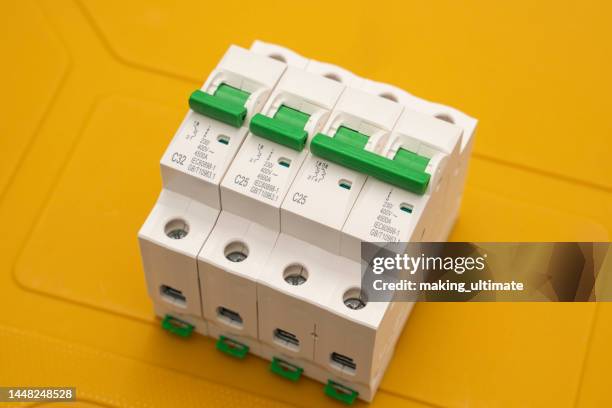 elecric automatic circuit breaker - schalter stock-fotos und bilder