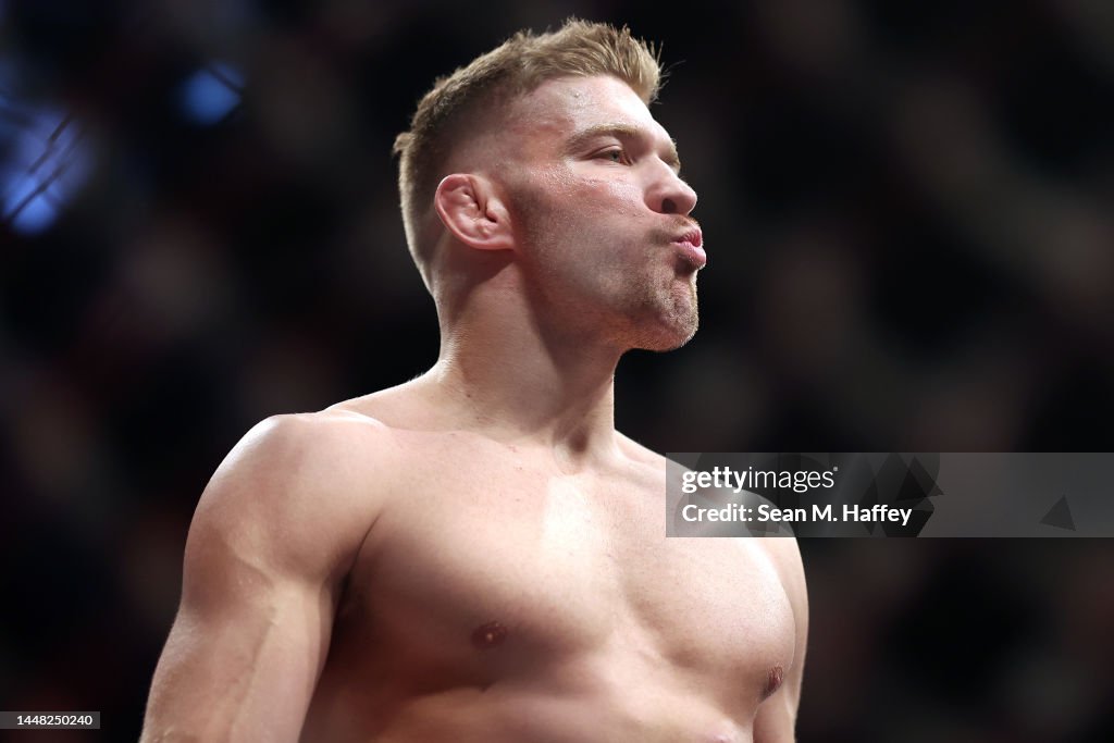 UFC 282: Till v Du Plessis