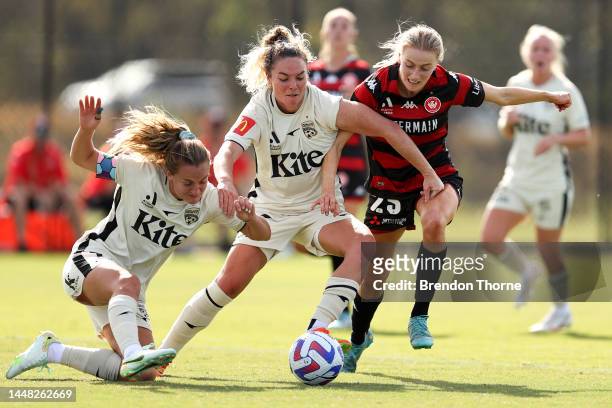 Holly Casper of the Wanderers competes with Jenna McCormick of Adelaide during the round four A-League Women's match between Western Sydney Wanderers...