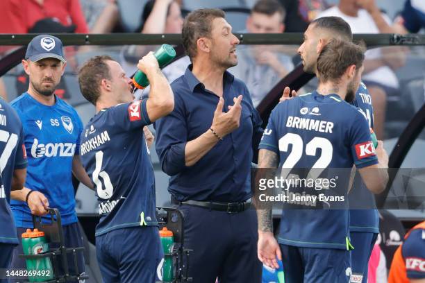Victory coach Tony Popovic talks to his team during the round seven A-League Men's match between Macarthur FC and Melbourne Victory at Campbelltown...