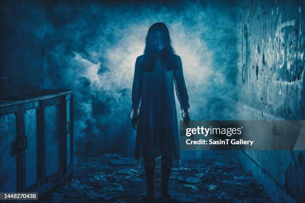 woman in ghost or zombie at dark place, holding knife and wants to stab you. horror or halloween festival concept. - aterrorizado imagens e fotografias de stock