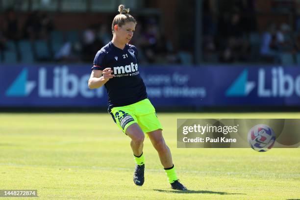 Elise Kellond-Knight of the Victory warms up before the round four A-League Women's match between Perth Glory and Melbourne Victory at Macedonia...