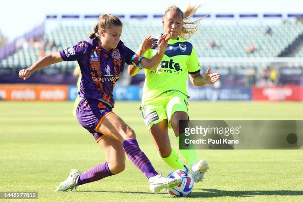 Natasha Rigby of the Glory and Gema Simon of the Victory contest for the ball during the round four A-League Women's match between Perth Glory and...