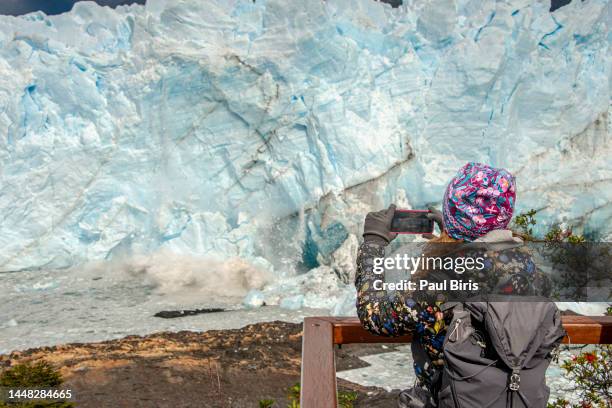 argentina glacier collapse caught on camera , perito moreno glacier , argentina - glacier collapsing ストックフォトと画像