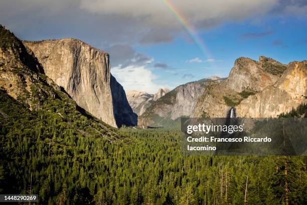 rainbow over yosemite valley - francesco riccardo iacomino united states imagens e fotografias de stock