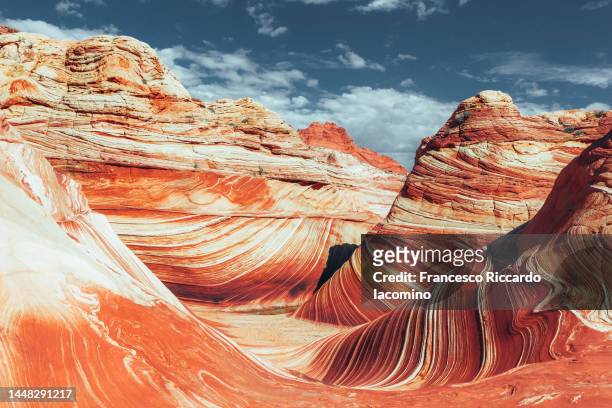 the wave rock formation - vermilion cliffs imagens e fotografias de stock