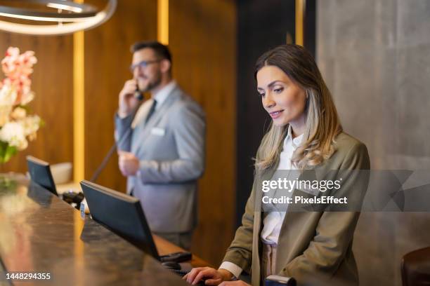 hotel concierge working - hotel concierge stock pictures, royalty-free photos & images