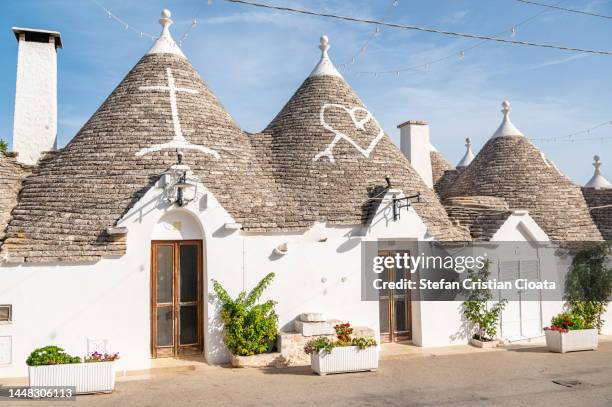 trulli houses in alberobello, unesco site, apulia region, italy - alberobello 個照片及圖片檔