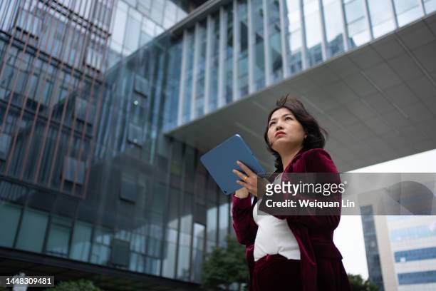 woman using tablet downstairs in office - businesswoman under stock-fotos und bilder
