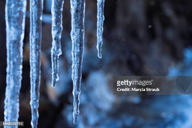 icicles hanging from rock - つらら ストックフォトと画像