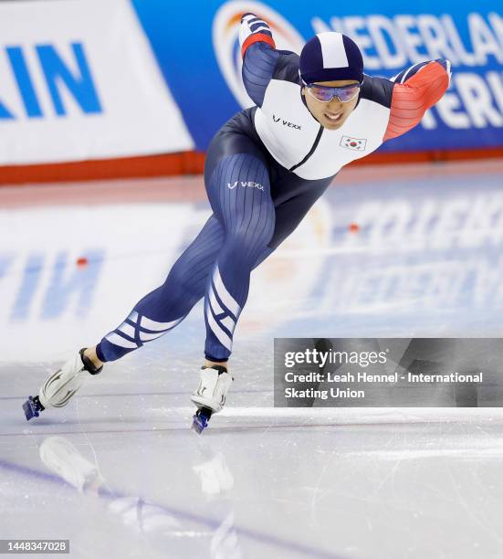 Kin Jon Ho Kim Joon Ho Photos and Premium High Res Pictures - Getty Images