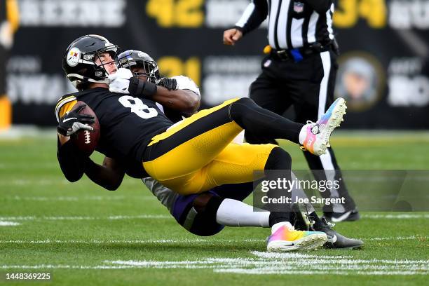 Kenny Pickett of the Pittsburgh Steelers is sacked by Roquan Smith of the Baltimore Ravens in the first quarter of the game at Acrisure Stadium on...