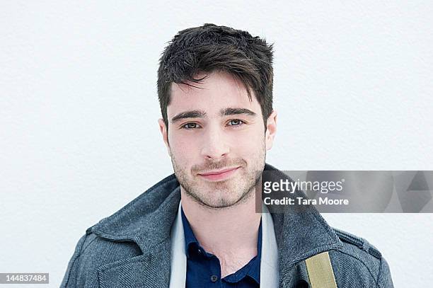 portrait of young man smiling and white background - 20 24 anni foto e immagini stock