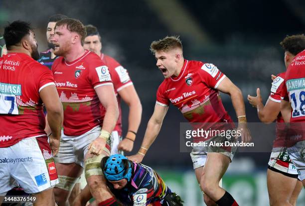 Charlie Atkinson of Leicester Tigers celebrates their side's win with teammates after the final whistle of the Heineken Champions Cup Pool B match...
