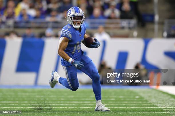 Amon-Ra St. Brown of the Detroit Lions runs with the ball during the first half against the Minnesota Vikings at Ford Field on December 11, 2022 in...