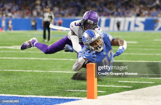 Justin Jackson of the Detroit Lions runs the ball for a touchdown against Cameron Dantzler Sr. #3 of the Minnesota Vikings during the fourth quarter...