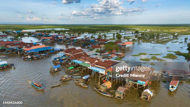 kampong phluk floating village cambodge drone view - cambodge photos et images de collection