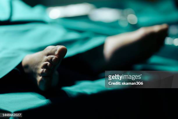 close up toe of patient accident case seizures at the emergency room following a heart attack - victim services stock pictures, royalty-free photos & images