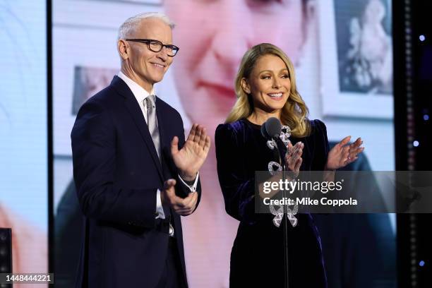 Kelly Ripa Cooper 3,357 Anderson Cooper Show Stock Photos, High-Res Pictures, and Images ...