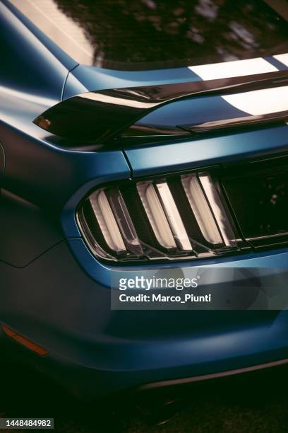 ford mustang shelby gt - ford vs ferrari photos et images de collection