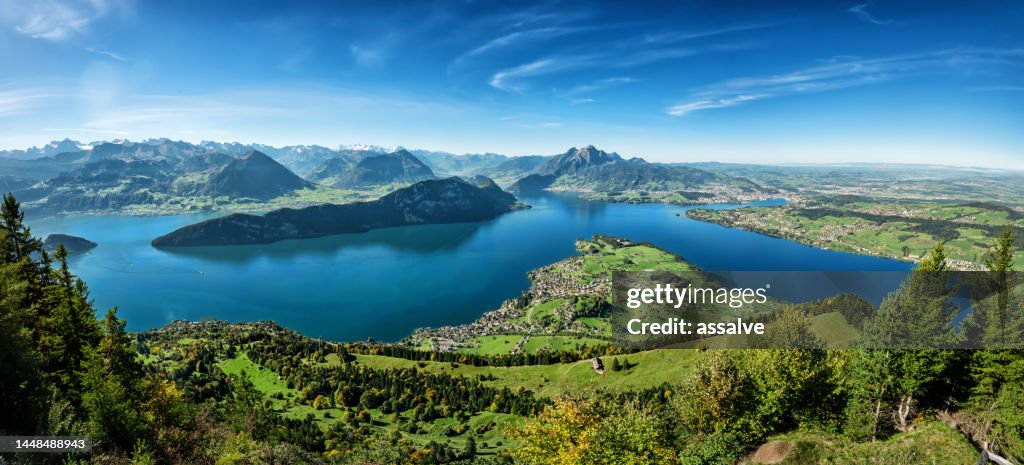 Vierwaldstättersee-Stadt von der Rigi aus gesehen mit dem Pilatus