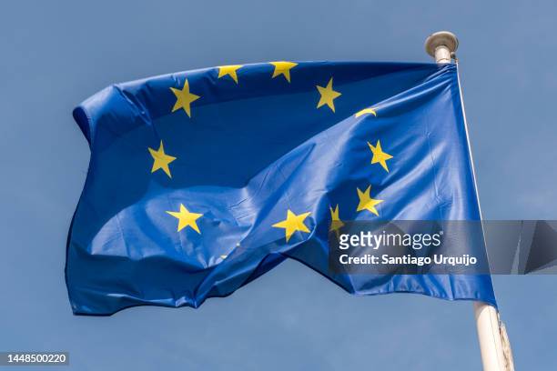 european union flag at berlaymont building - berlaymont stock pictures, royalty-free photos & images
