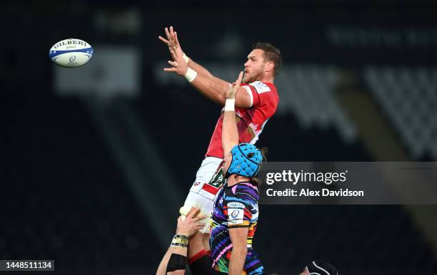 Hanro Liebenberg of Leicester Tigers wins the ball under pressure from Justin Tipuric of Ospreys during the Heineken Champions Cup match between...