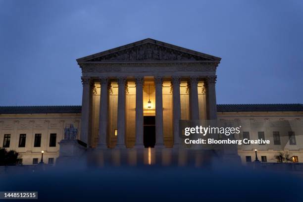 the u.s. supreme court building - supremo tribunal imagens e fotografias de stock