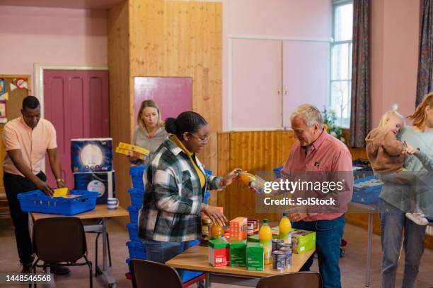 food bank in the north east of england - selfless stockfoto's en -beelden